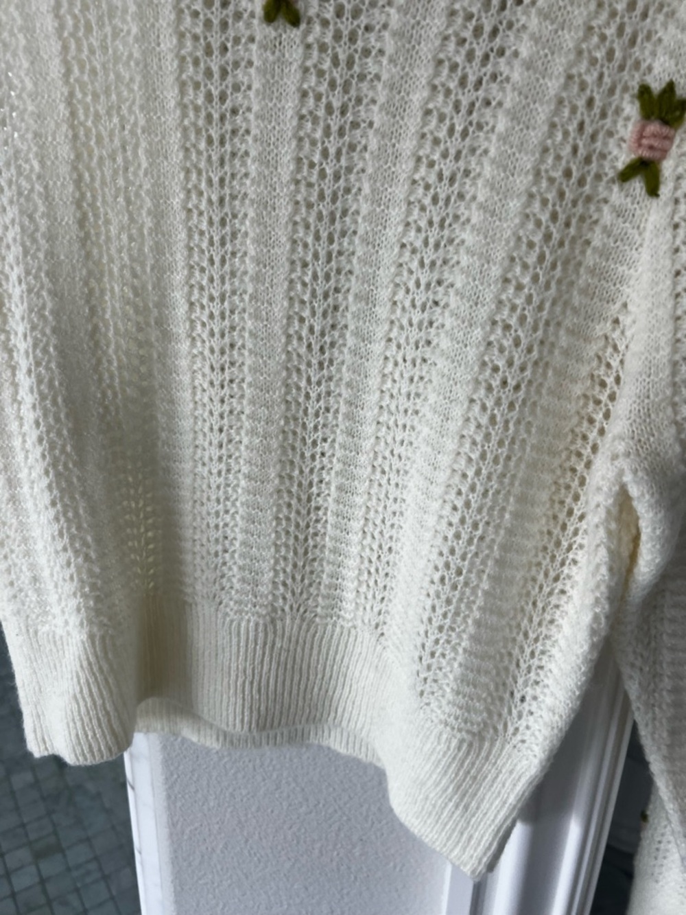 Women’s Small Astr Wool Cream Colored Floral Cropped Sweater - Picture 7 of 15